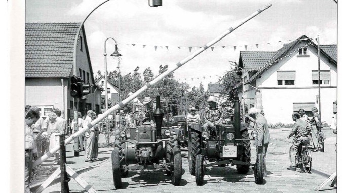 Rudi Knufinke mit seinem Oldtimer-Fuhrpark (Foto: I. Drews)